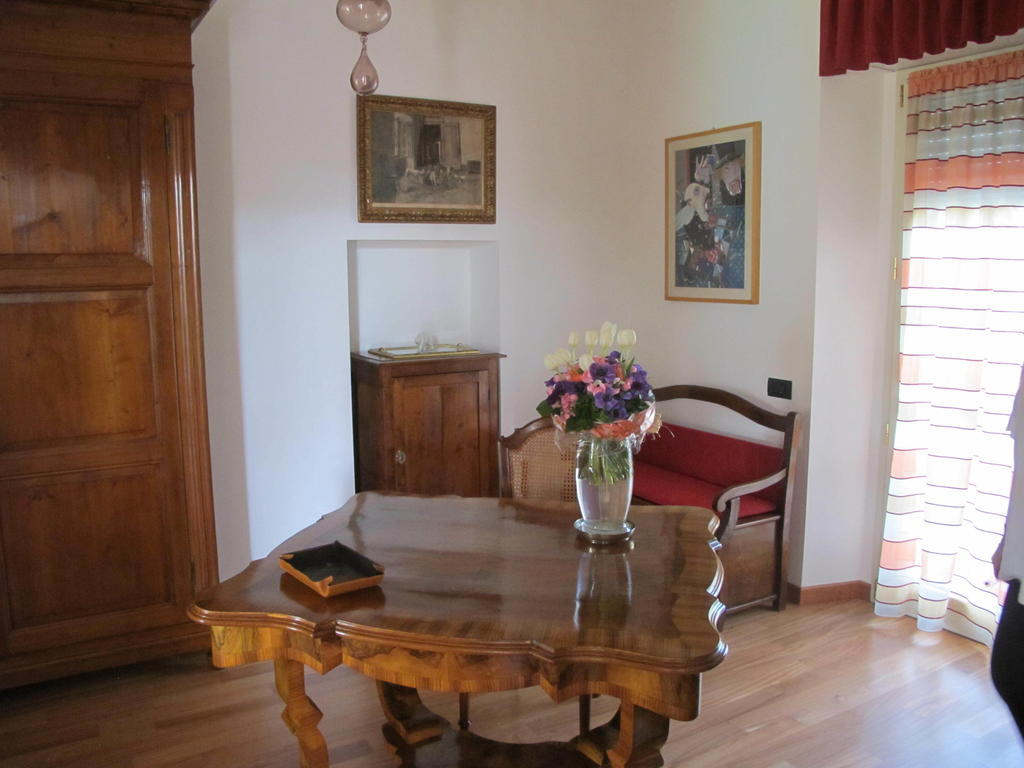 Villa Emilia Castronno Экстерьер фото